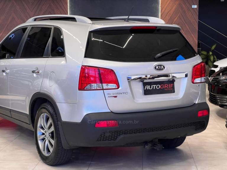 KIA MOTORS - SORENTO - 2012/2012 - Prata - R$ 72.900,00