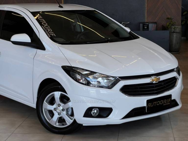 CHEVROLET - ONIX - 2018/2019 - Branca - R$ 62.900,00