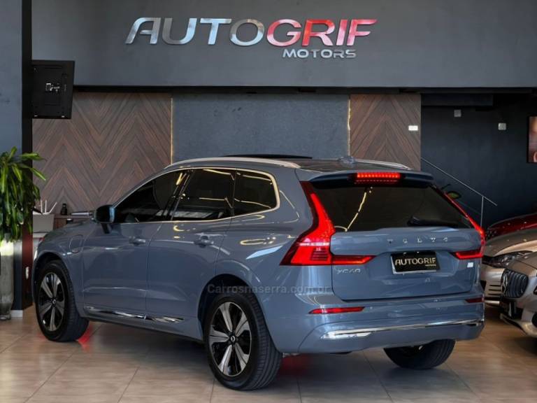 VOLVO - XC60 - 2022/2023 - Cinza - R$ 298.900,00