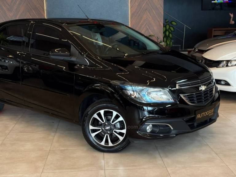 CHEVROLET - ONIX - 2014/2014 - Preta - R$ 51.900,00