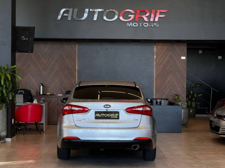 KIA MOTORS - CERATO - 2014/2014 - Prata - R$ 63.900,00