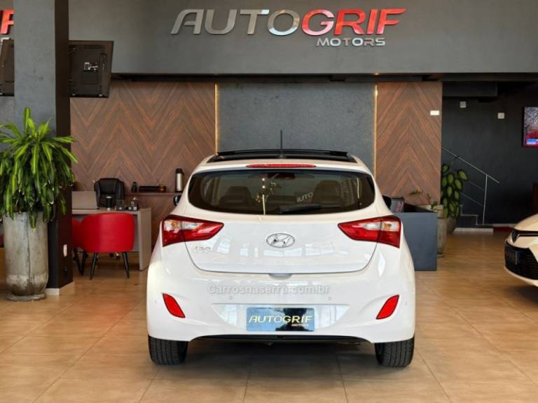 HYUNDAI - I30 - 2015/2015 - Branca - R$ 74.900,00