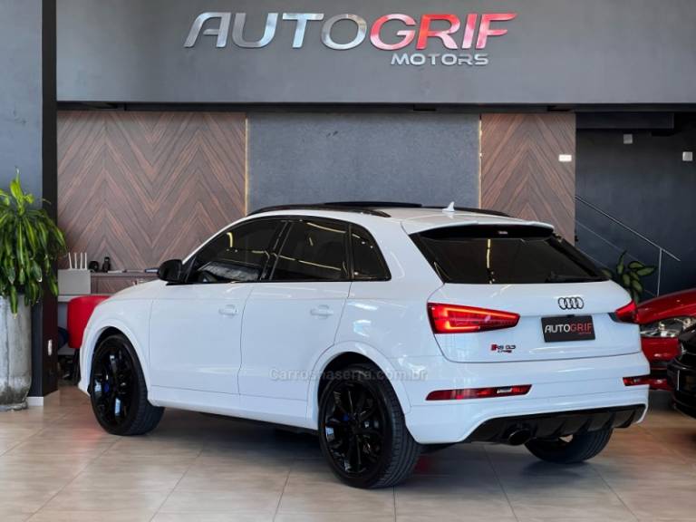 AUDI - RS Q3 - 2016/2017 - Branca - R$ 214.900,00