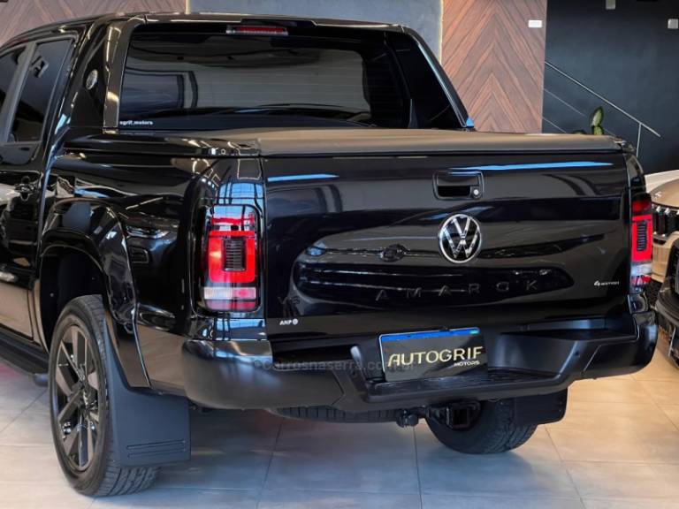VOLKSWAGEN - AMAROK - 2024/2025 - Preta - R$ 326.900,00