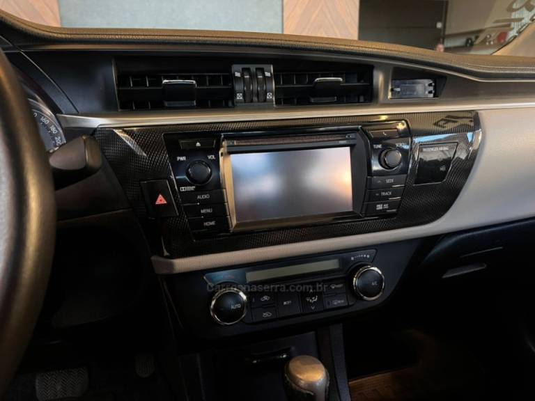 TOYOTA - COROLLA - 2015/2015 - Branca - R$ 88.900,00