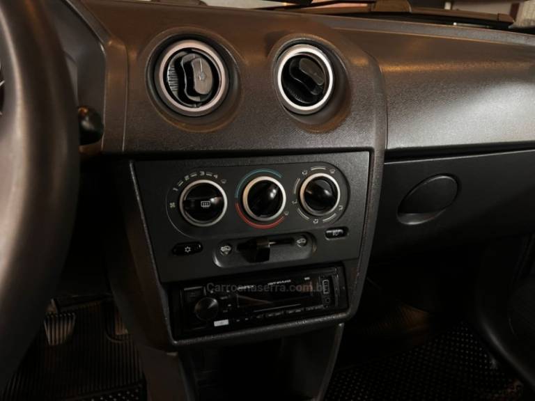 CHEVROLET - PRISMA - 2009/2010 - Vermelha - R$ 28.900,00
