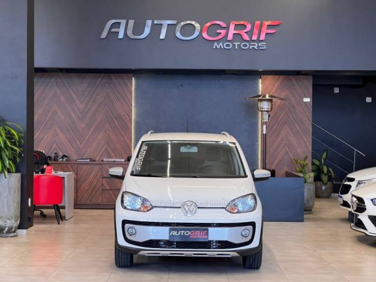 VOLKSWAGEN - UP - 2016/2017 - Branca - R$ 58.900,00