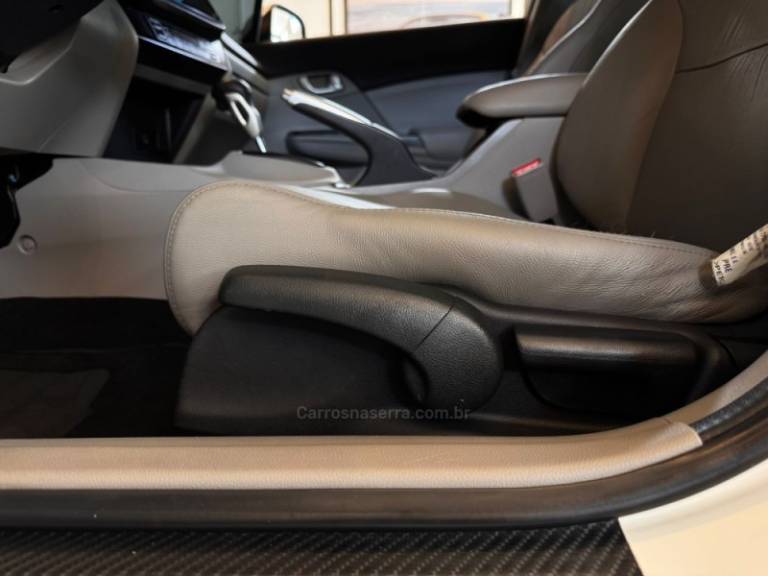 HONDA - CIVIC - 2016/2016 - Branca - R$ 81.900,00