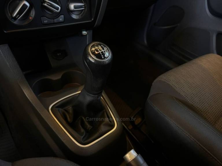 VOLKSWAGEN - FOX - 2013/2013 - Cinza - R$ 41.900,00