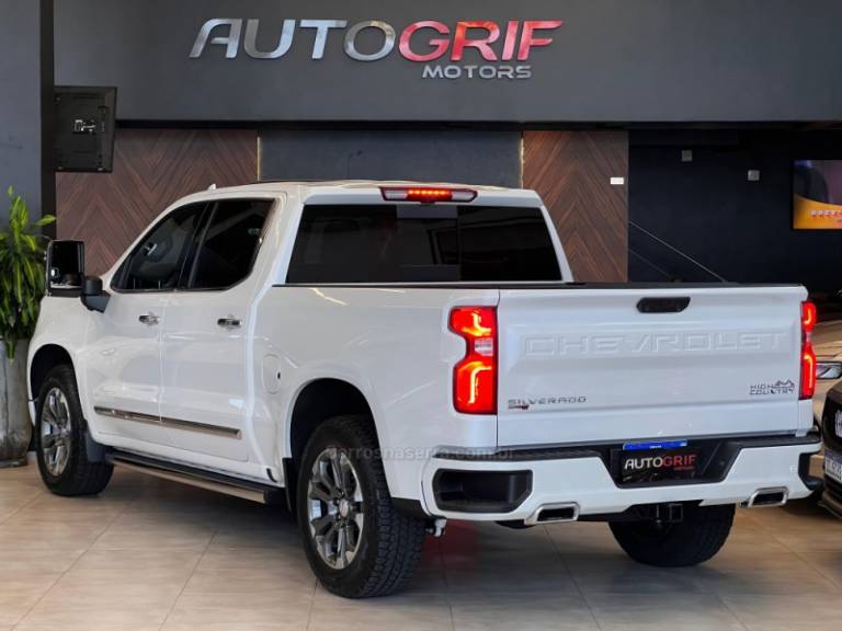 CHEVROLET - SILVERADO - 2023/2024 - Branca - R$ 459.900,00