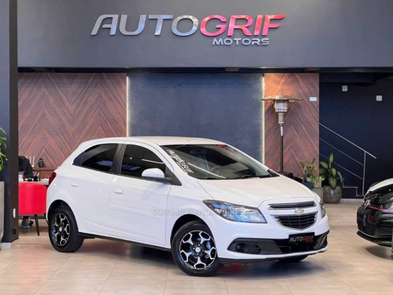 CHEVROLET - ONIX - 2014/2015 - Branca - R$ 48.900,00