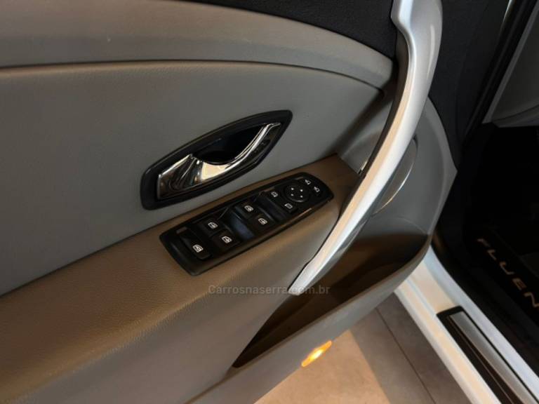 RENAULT - FLUENCE - 2014/2014 - Branca - R$ 46.900,00