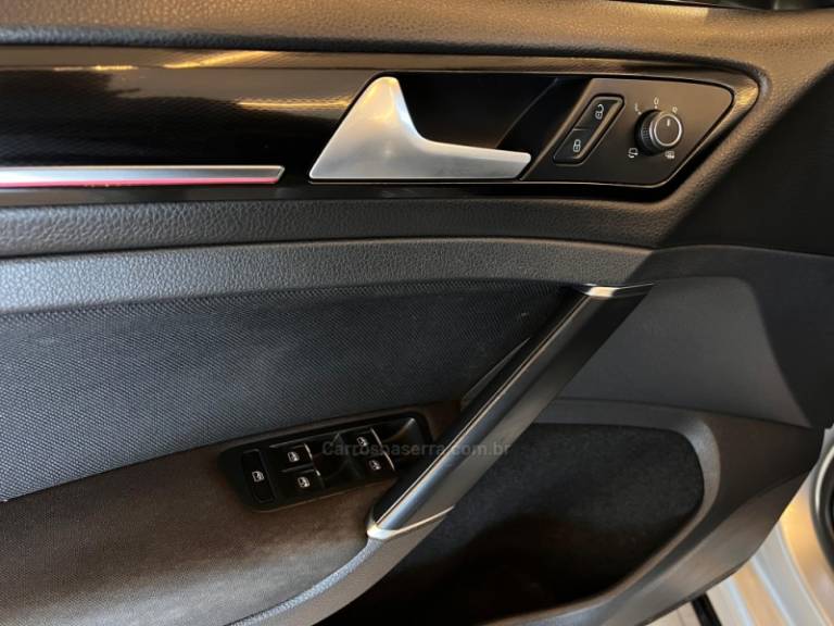 VOLKSWAGEN - GOLF - 2016/2016 - Prata - R$ 139.900,00