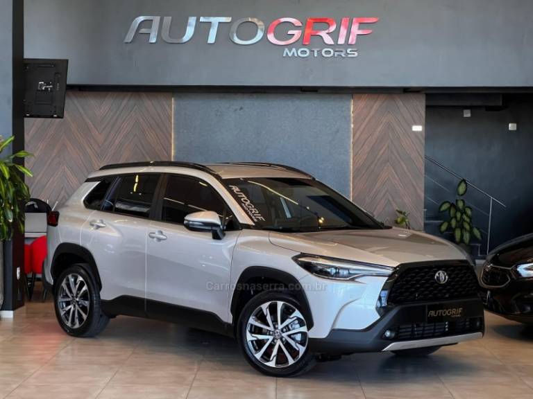 TOYOTA - COROLLA - 2021/2022 - Prata - R$ 138.900,00