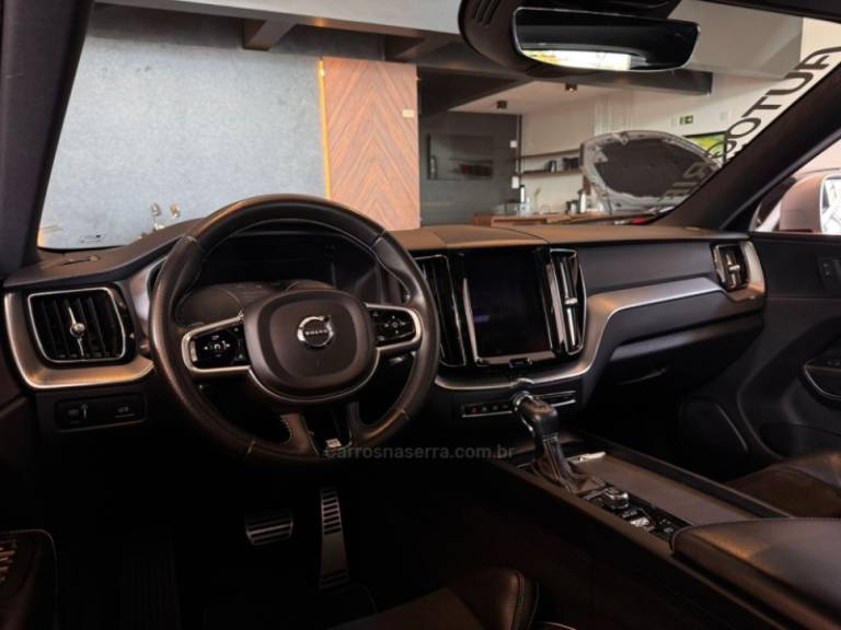 VOLVO - XC60 - 2018/2018 - Branca - R$ 159.900,00