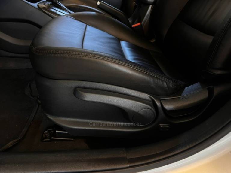 KIA MOTORS - CERATO - 2014/2014 - Prata - R$ 63.900,00