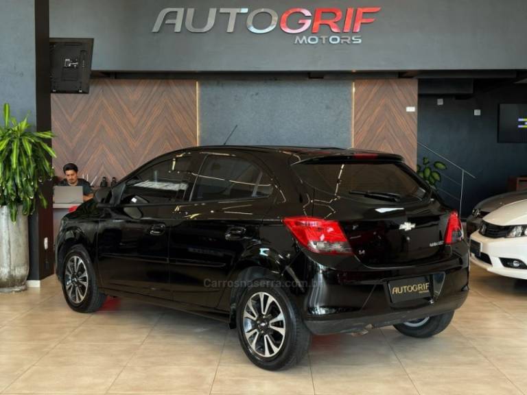 CHEVROLET - ONIX - 2014/2014 - Preta - R$ 51.900,00