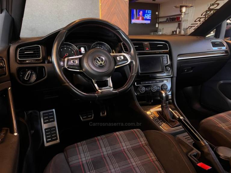 VOLKSWAGEN - GOLF - 2016/2016 - Prata - R$ 139.900,00