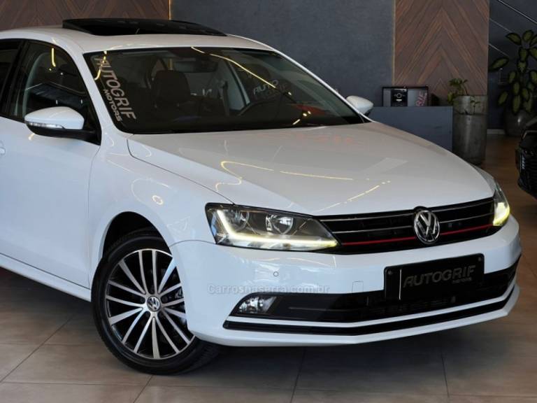 VOLKSWAGEN - JETTA - 2017/2017 - Branca - R$ 84.900,00