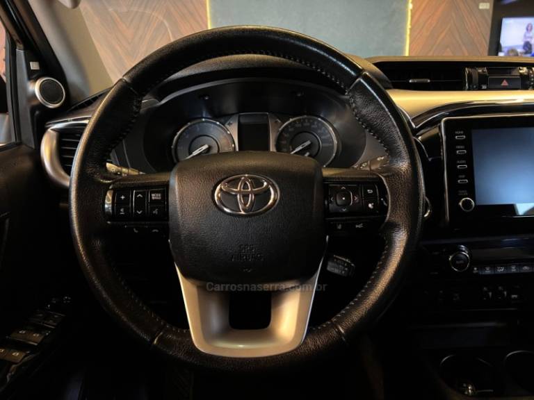 TOYOTA - HILUX - 2021/2021 - Preta - R$ 239.900,00