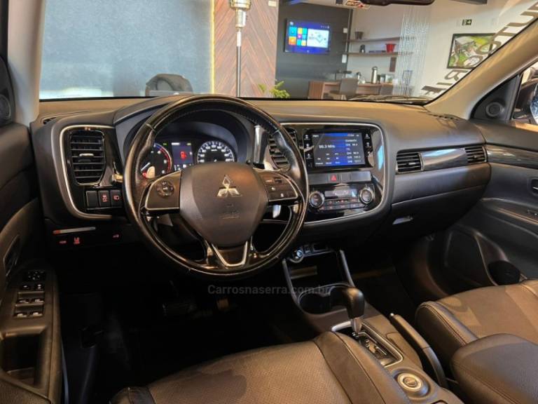 MITSUBISHI - OUTLANDER - 2016/2016 - Branca - R$ 119.900,00