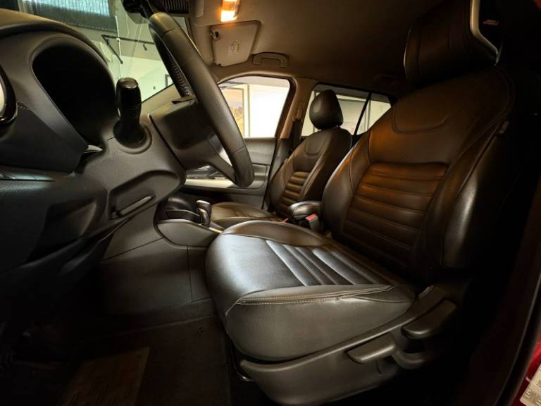 NISSAN - KICKS - 2023/2024 - Vermelha - R$ 119.900,00