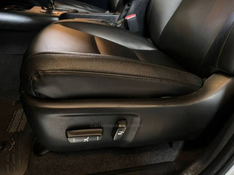 TOYOTA - HILUX - 2018/2019 - Prata - R$ 208.900,00
