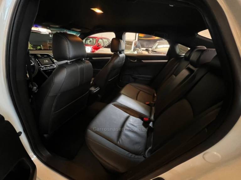 HONDA - CIVIC - 2016/2017 - Branca - R$ 108.900,00