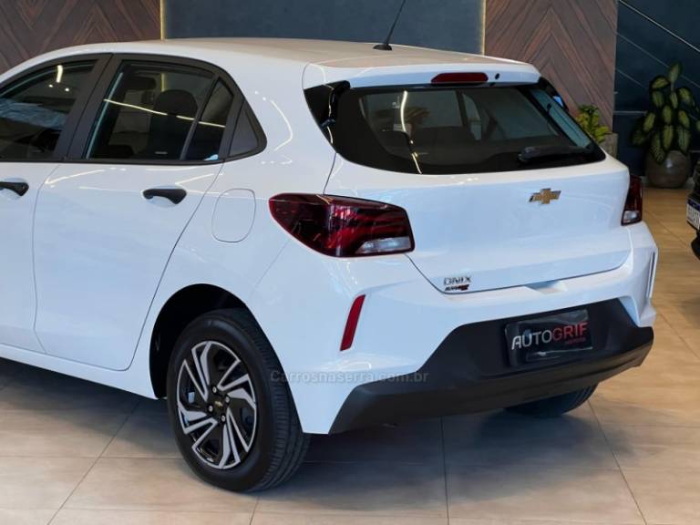 CHEVROLET - ONIX - 2022/2022 - Branca - R$ 66.900,00