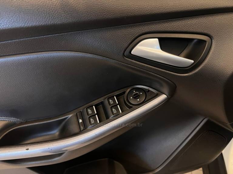 FORD - FOCUS - 2015/2015 - Branca - R$ 58.900,00