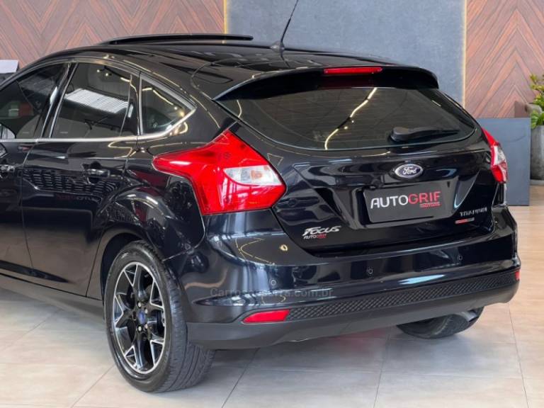 FORD - FOCUS - 2015/2015 - Preta - R$ 58.900,00
