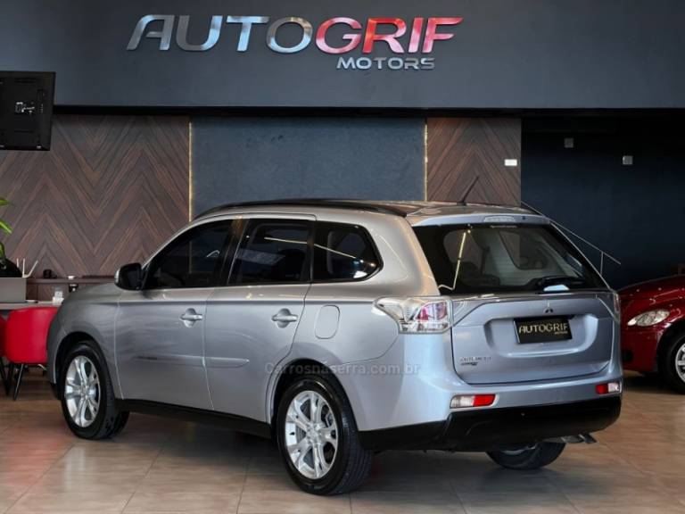 MITSUBISHI - OUTLANDER - 2015/2015 - Prata - R$ 75.900,00