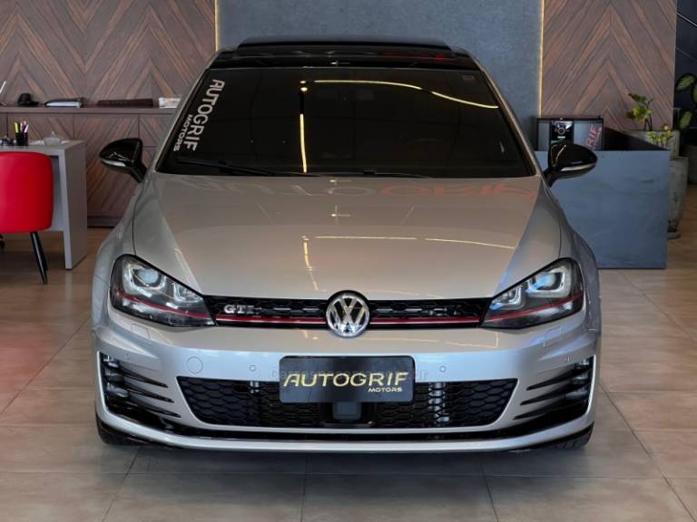 VOLKSWAGEN - GOLF - 2016/2016 - Prata - R$ 139.900,00