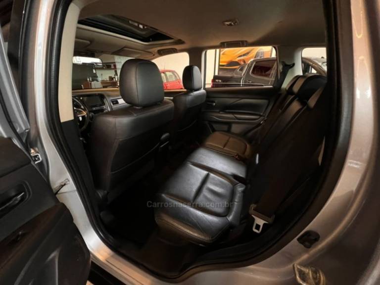 MITSUBISHI - OUTLANDER - 2015/2015 - Prata - R$ 75.900,00