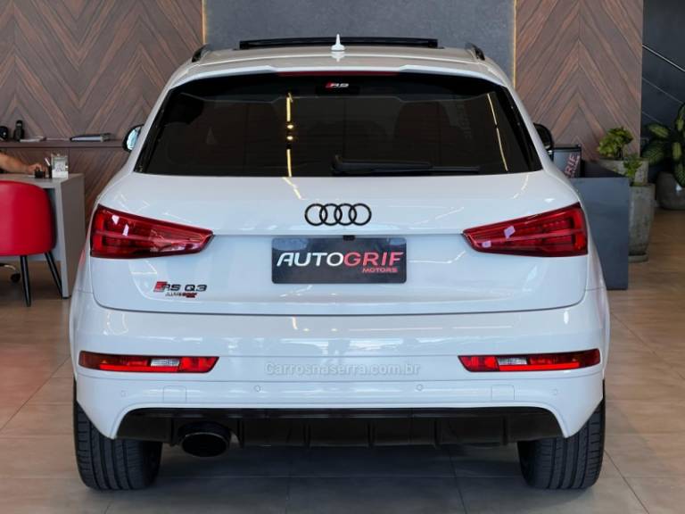 AUDI - RS Q3 - 2016/2017 - Branca - R$ 214.900,00