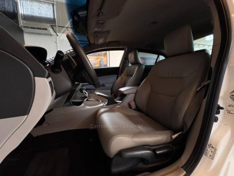 HONDA - CIVIC - 2016/2016 - Branca - R$ 81.900,00