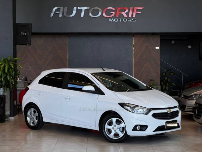 CHEVROLET - ONIX - 2018/2019 - Branca - R$ 62.900,00