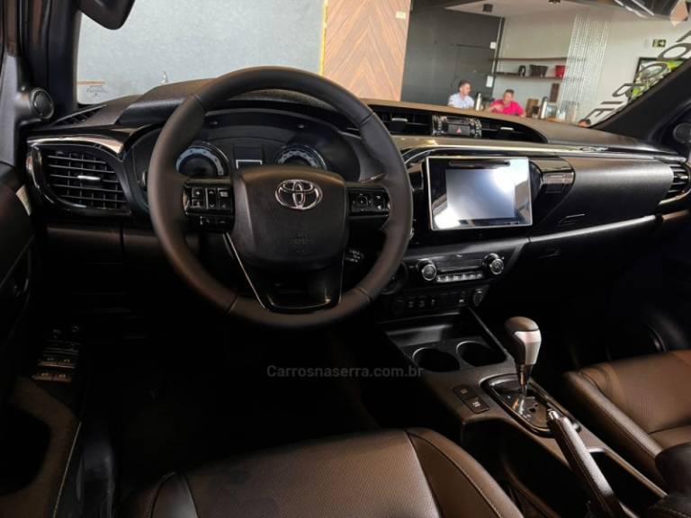 TOYOTA - HILUX - 2018/2019 - Prata - R$ 208.900,00