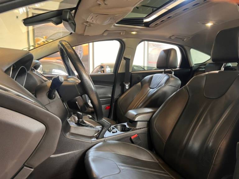 FORD - FOCUS - 2015/2015 - Preta - R$ 58.900,00