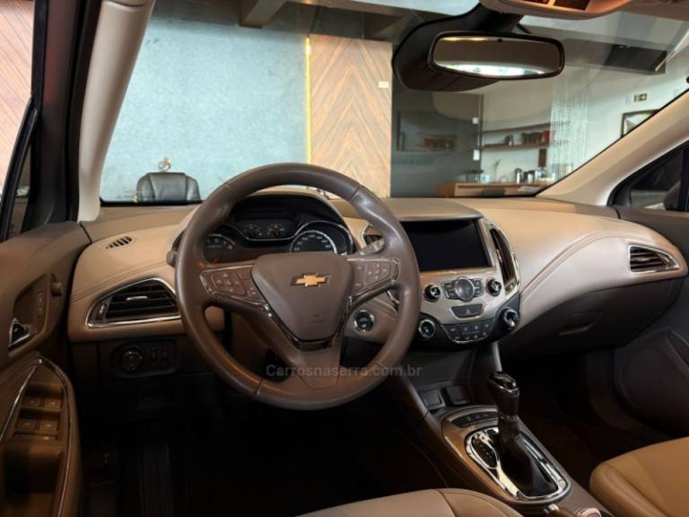 CHEVROLET - CRUZE - 2018/2018 - Prata - R$ 97.900,00