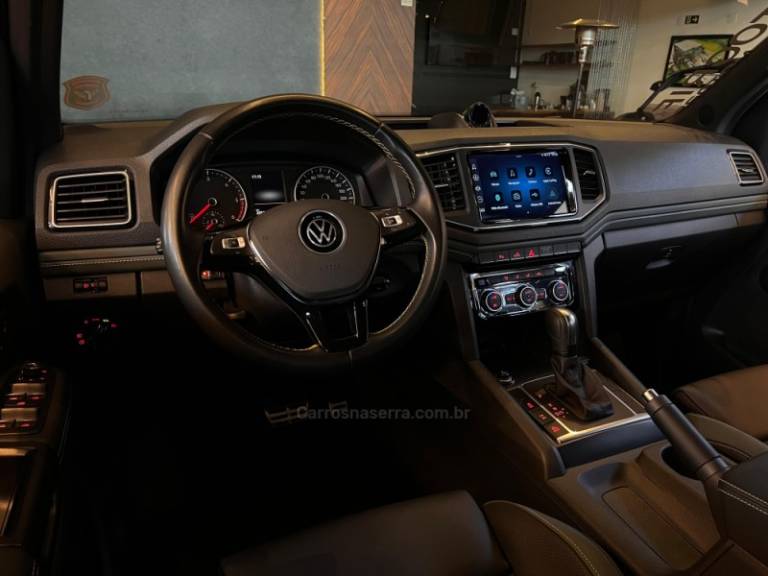 VOLKSWAGEN - AMAROK - 2024/2025 - Preta - R$ 326.900,00