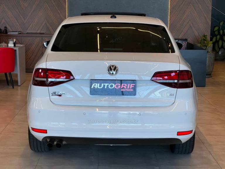 VOLKSWAGEN - JETTA - 2016/2017 - Branca - R$ 83.900,00