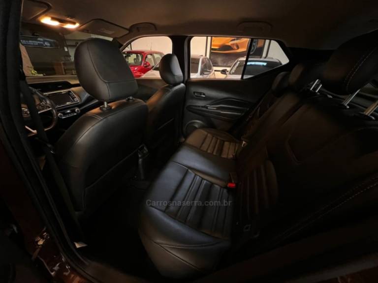 NISSAN - KICKS - 2020/2021 - Marrom - R$ 97.900,00