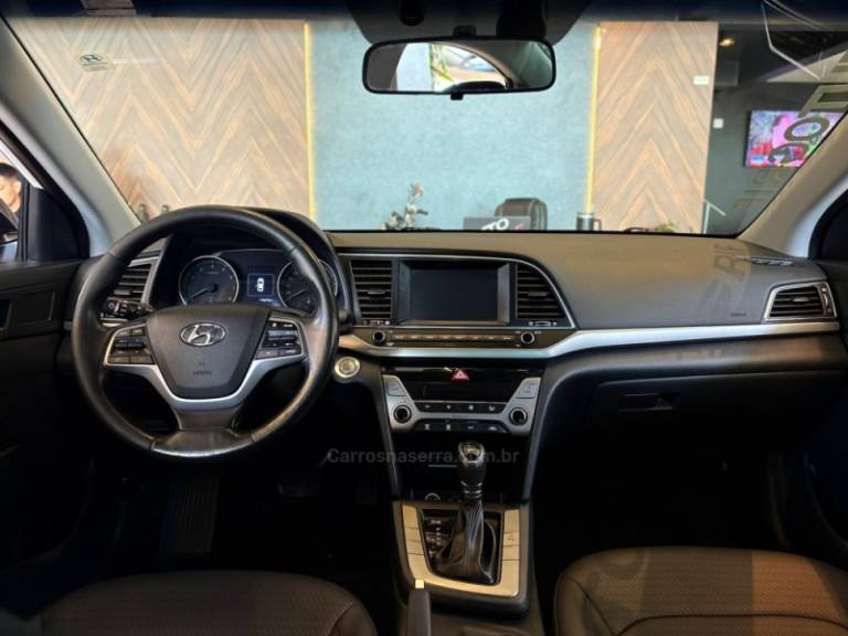 HYUNDAI - ELANTRA - 2017/2017 - Branca - R$ 81.900,00
