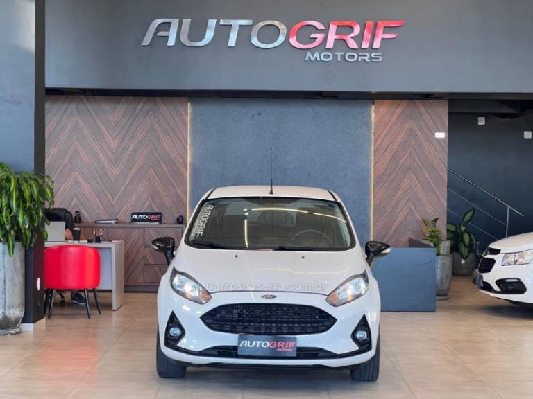 FORD - FIESTA - 2017/2018 - Branca - R$ 63.900,00