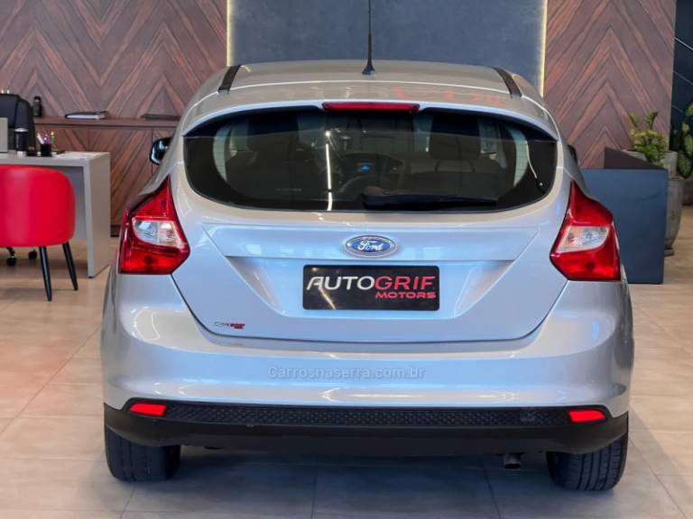 FORD - FOCUS - 2014/2015 - Prata - R$ 56.900,00