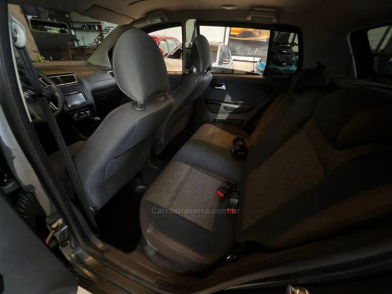 VOLKSWAGEN - FOX - 2013/2013 - Cinza - R$ 41.900,00