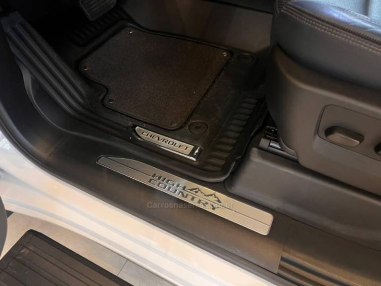 CHEVROLET - SILVERADO - 2023/2024 - Branca - R$ 459.900,00