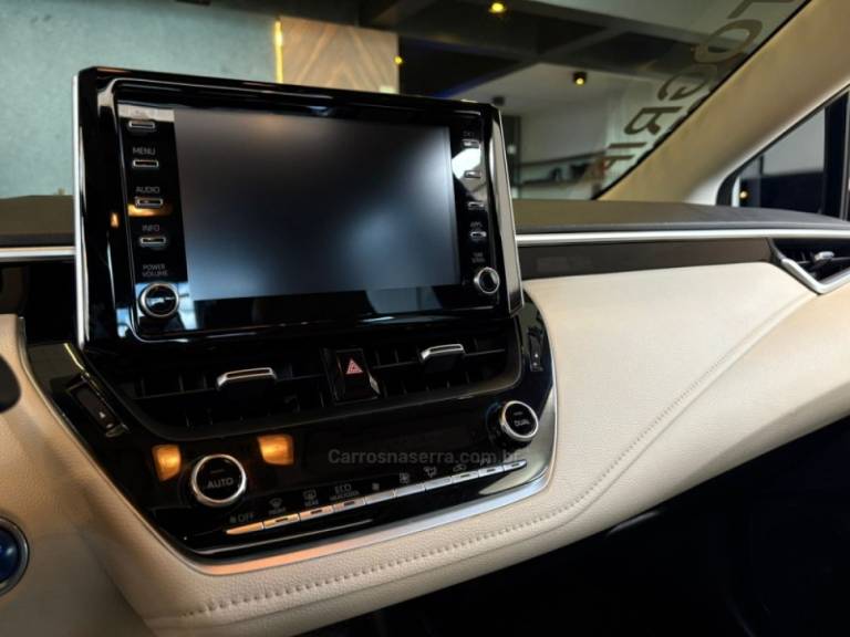 TOYOTA - COROLLA - 2020/2020 - Branca - R$ 131.900,00