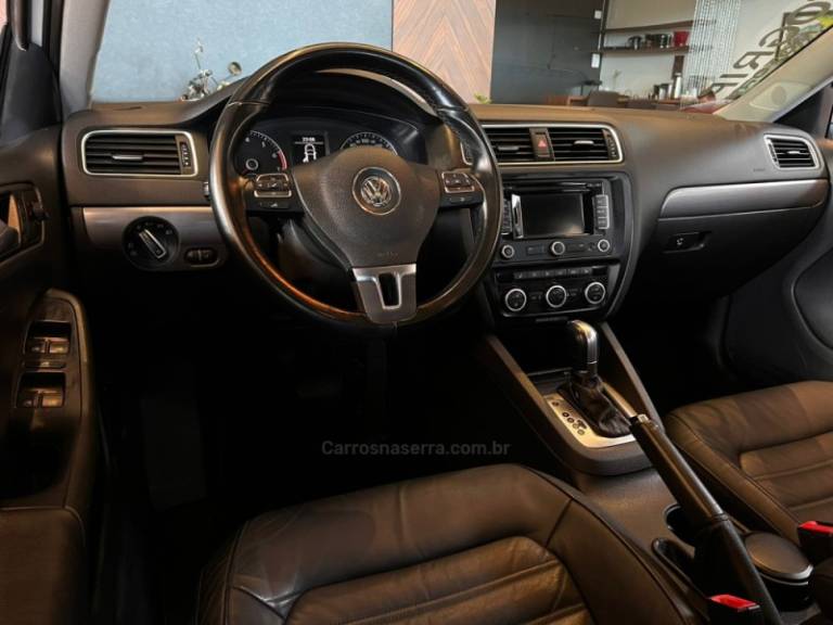 VOLKSWAGEN - JETTA - 2014/2014 - Branca - R$ 78.900,00